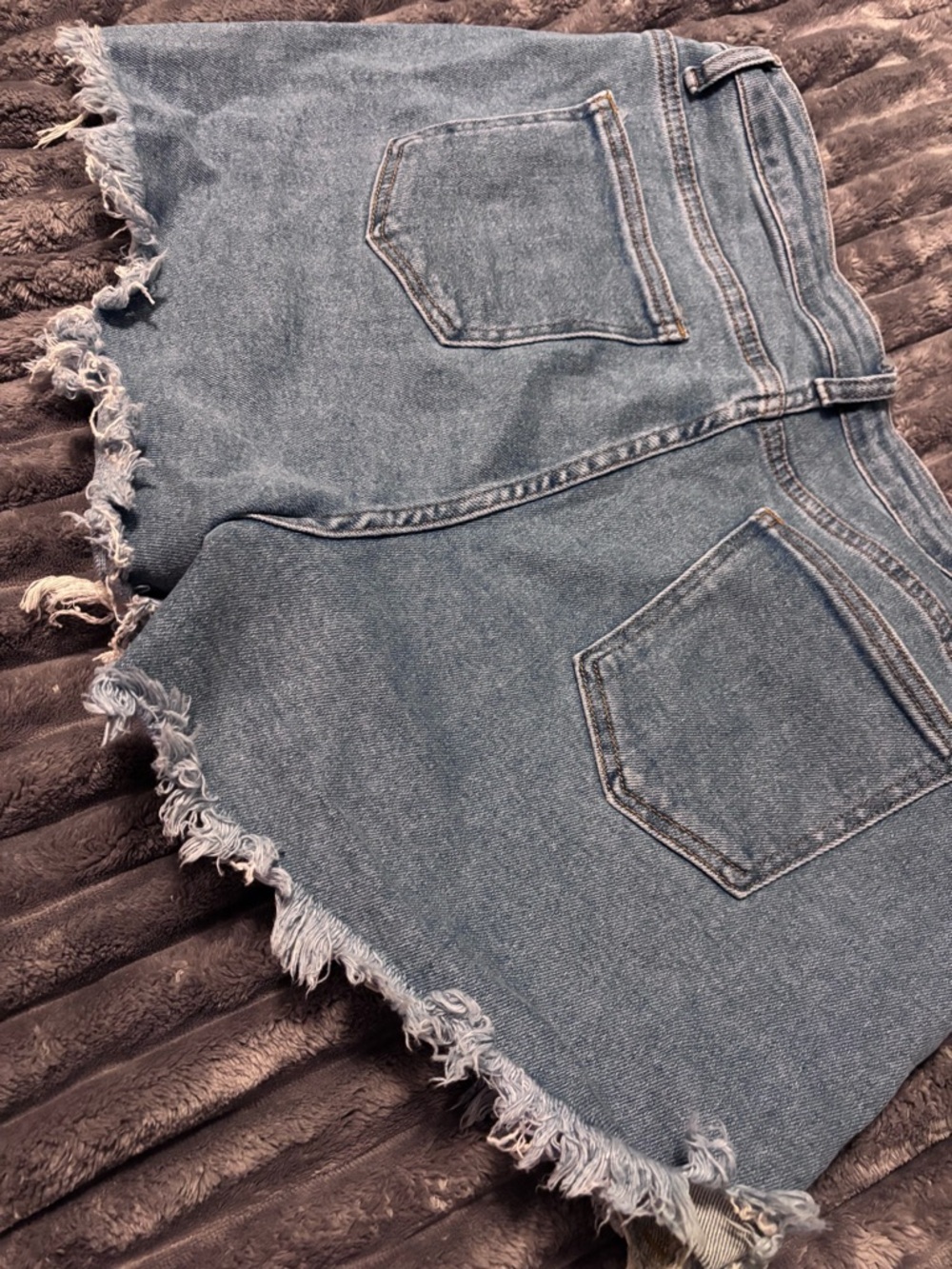 Distressed High-Waist Denim Shorts - Light Blue Size US 18/34W - Picture 6 of 6